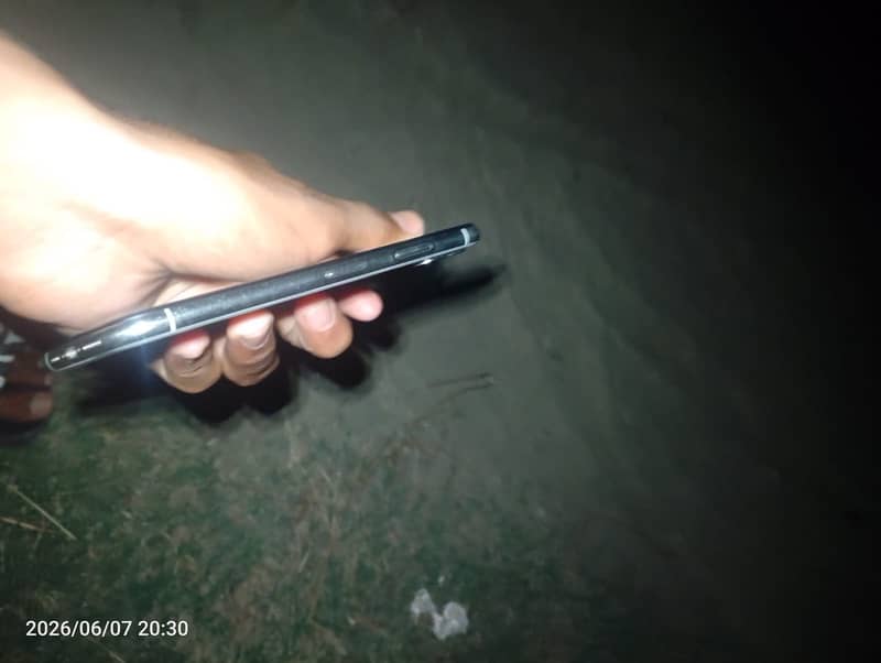 Apple iPhone X 4