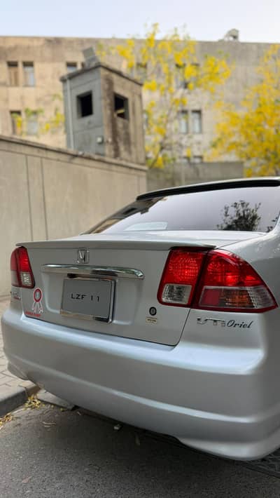 Honda Civic Oriel 2004