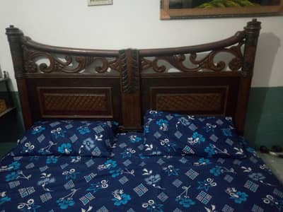 king size bed with side tabes