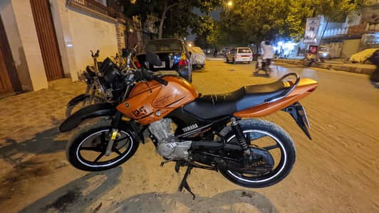 Yamaha YBR 125G in matt orange color
