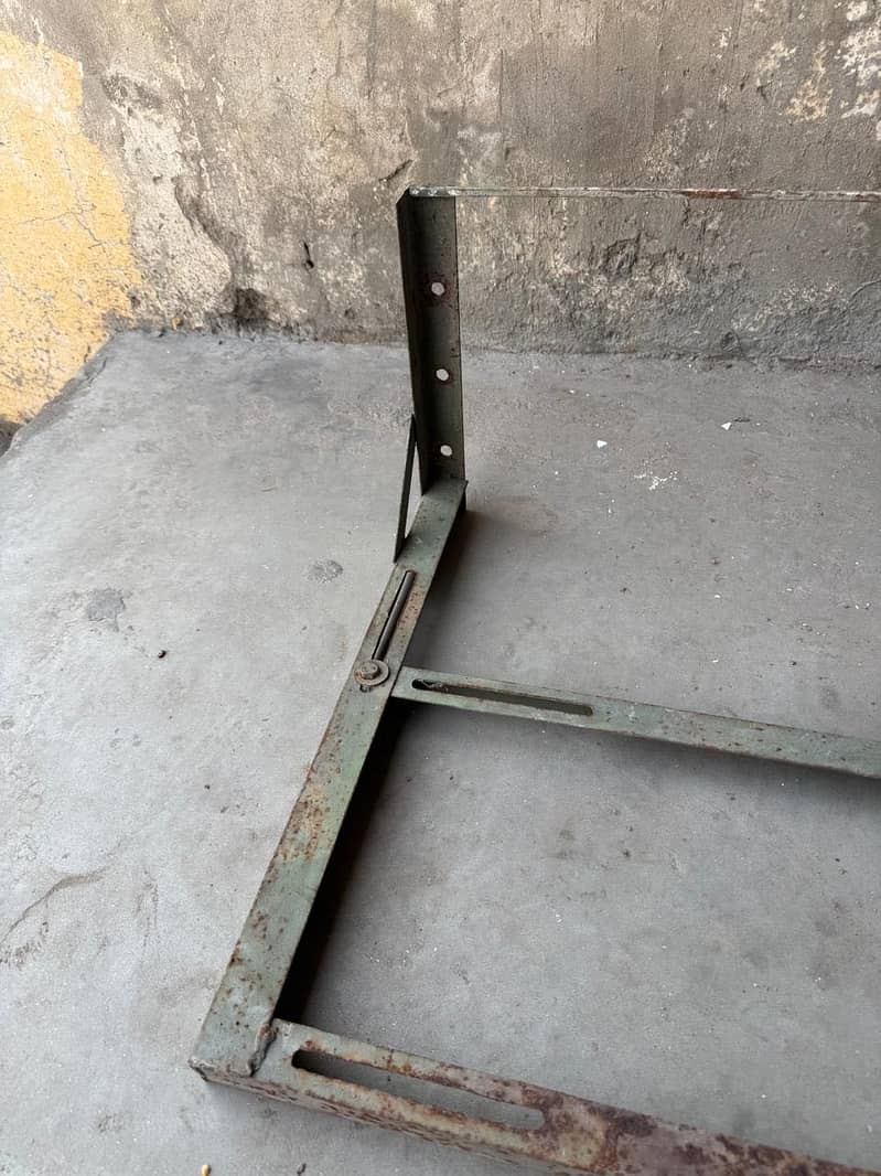 AC wall stand 1