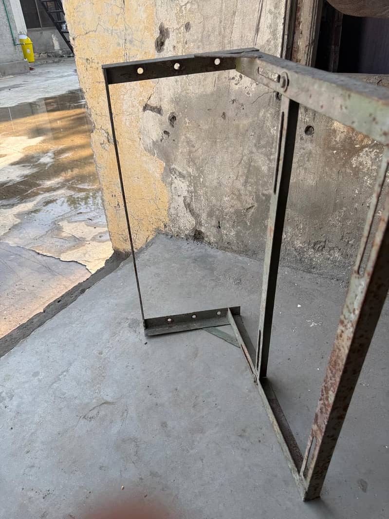 AC wall stand 2
