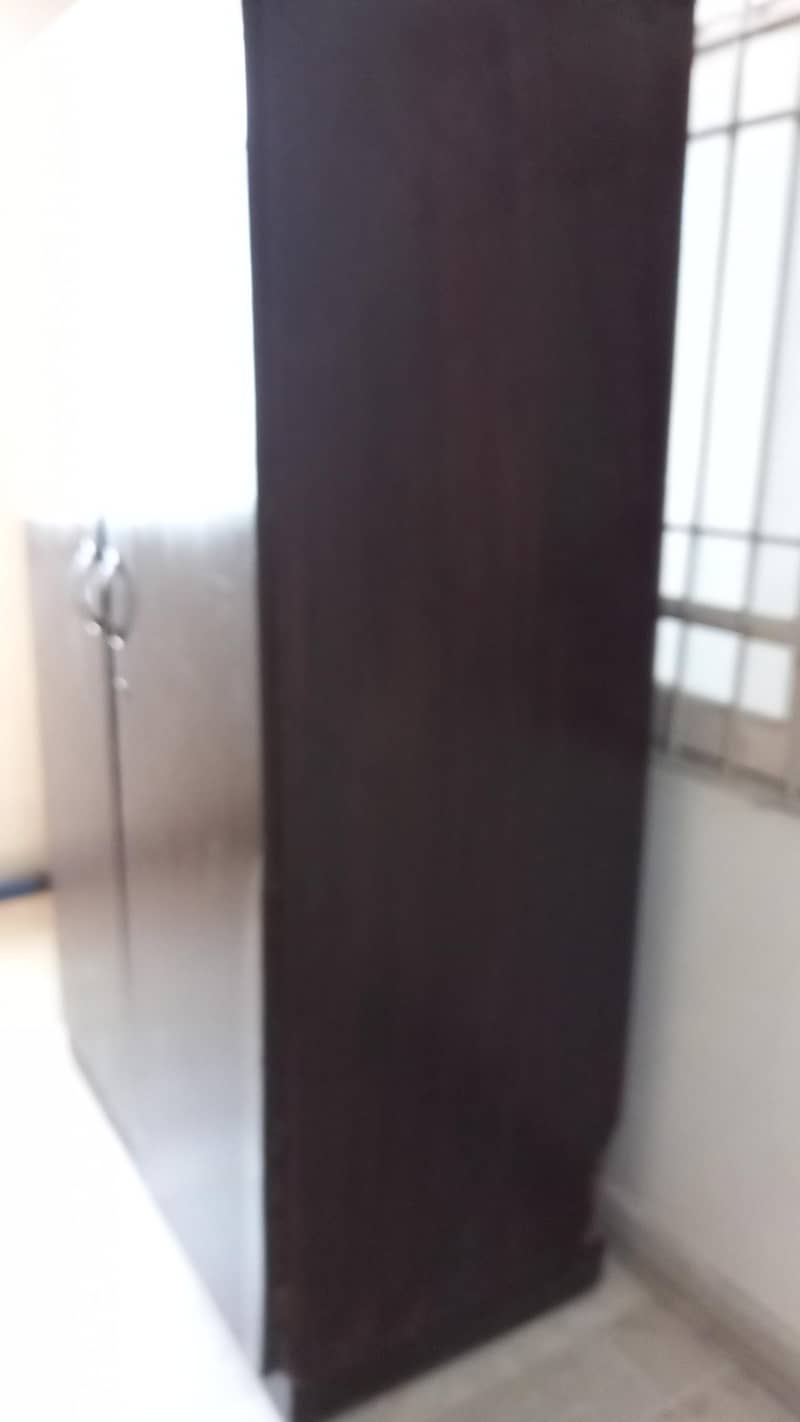 Almari 9