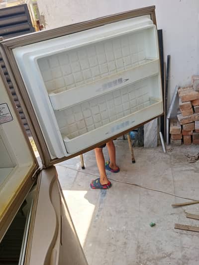 Dawlance refrigerator Good condition 2 doors , perfect working condit