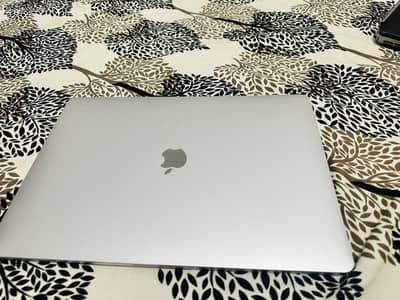 MacBook Pro 2017 Ram 16 Storage 256