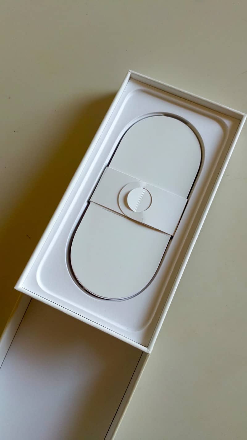 Apple iPhone 16e 2
