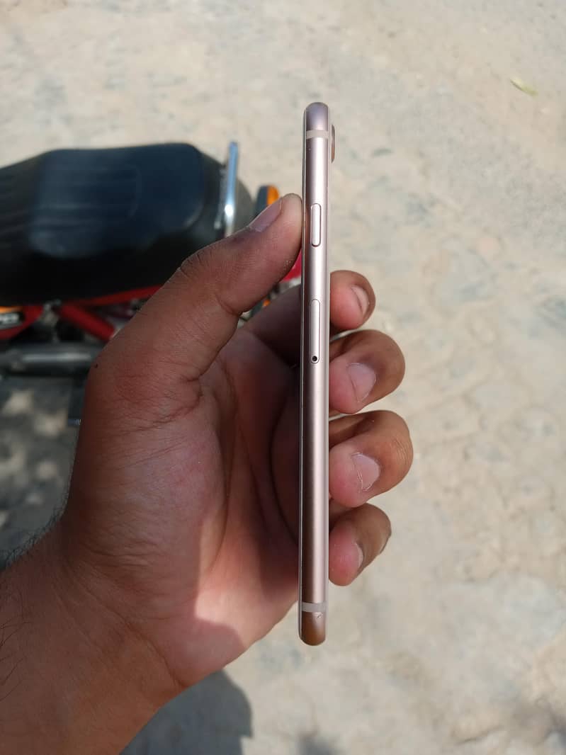 Apple iPhone 8 4