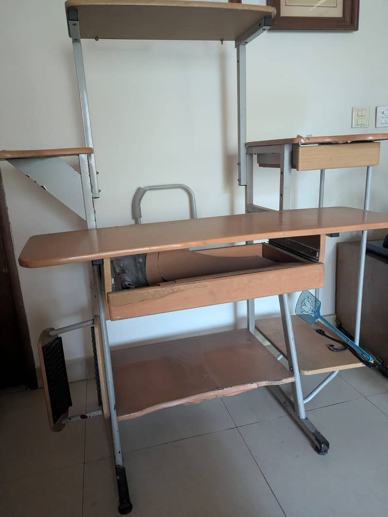 Computer table with multiple levels 1