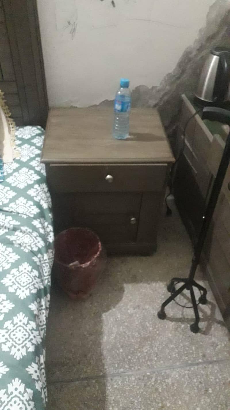 between hai bed 2ouble side table 2