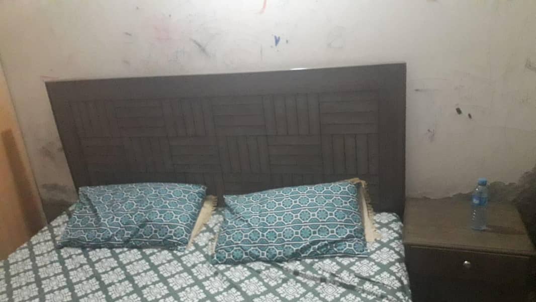 between hai bed 2ouble side table 3