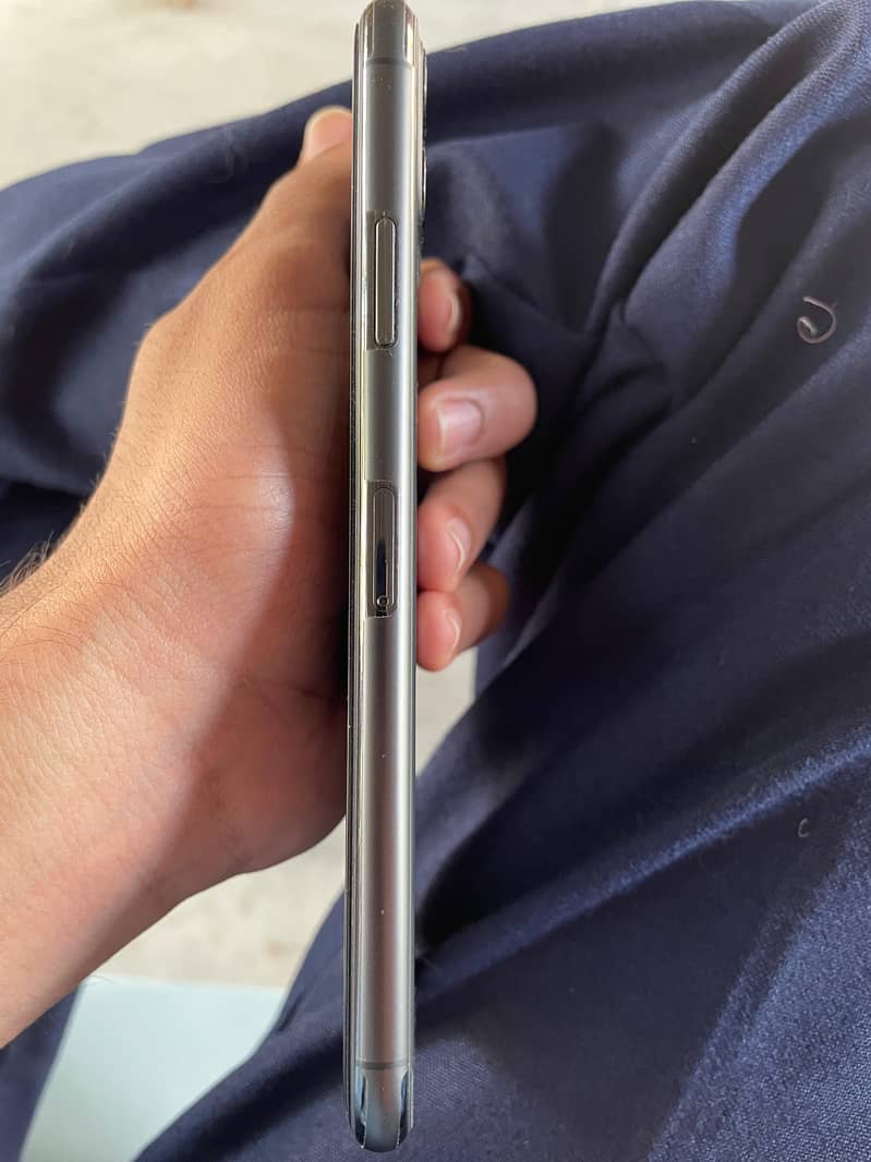 iPhone 11 Pro Max 5