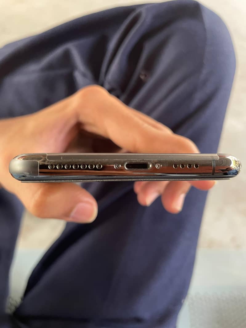 iPhone 11 Pro Max 6
