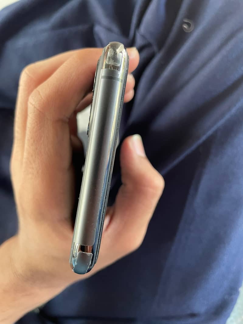 iPhone 11 Pro Max 7
