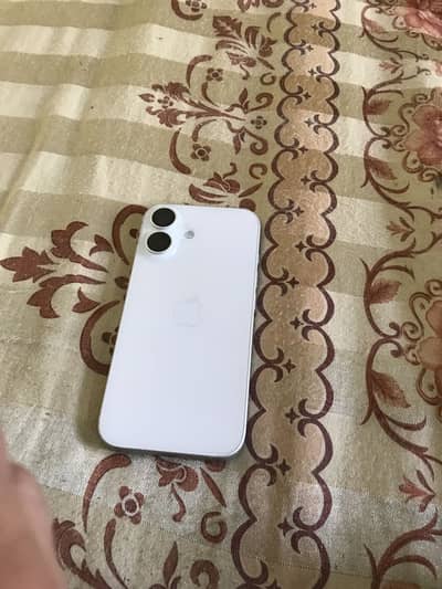 Apple iPhone 16
