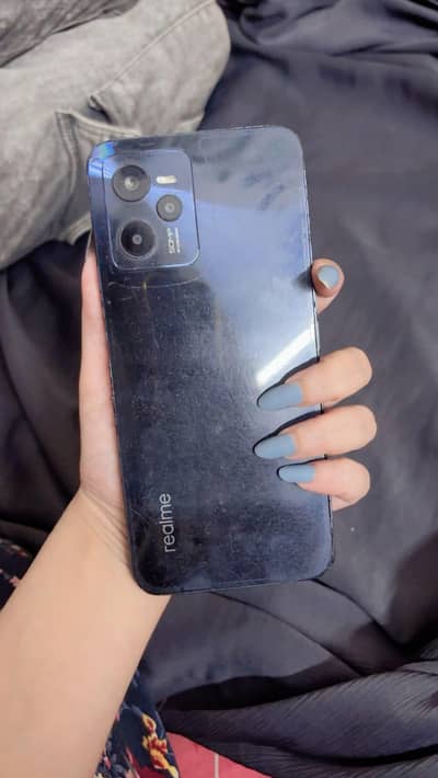 Realme C35