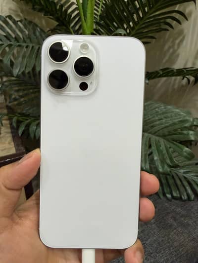 Apple iPhone 16 Pro Max 100 health jv