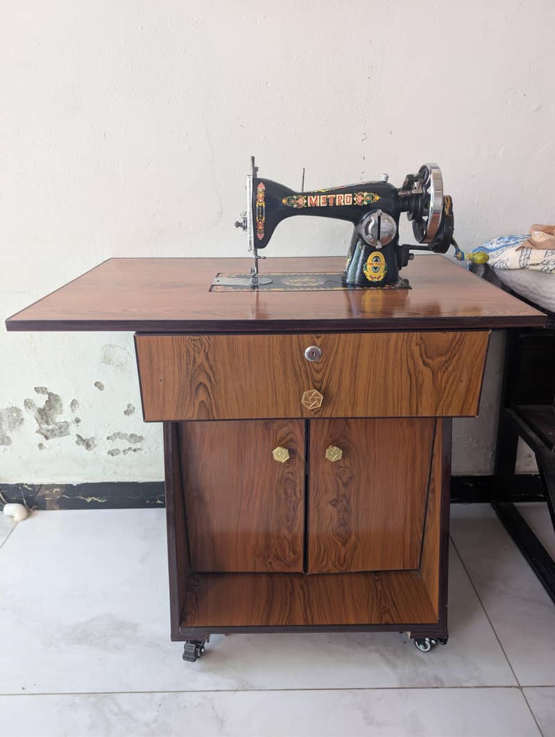 Sewing Machine Table 0