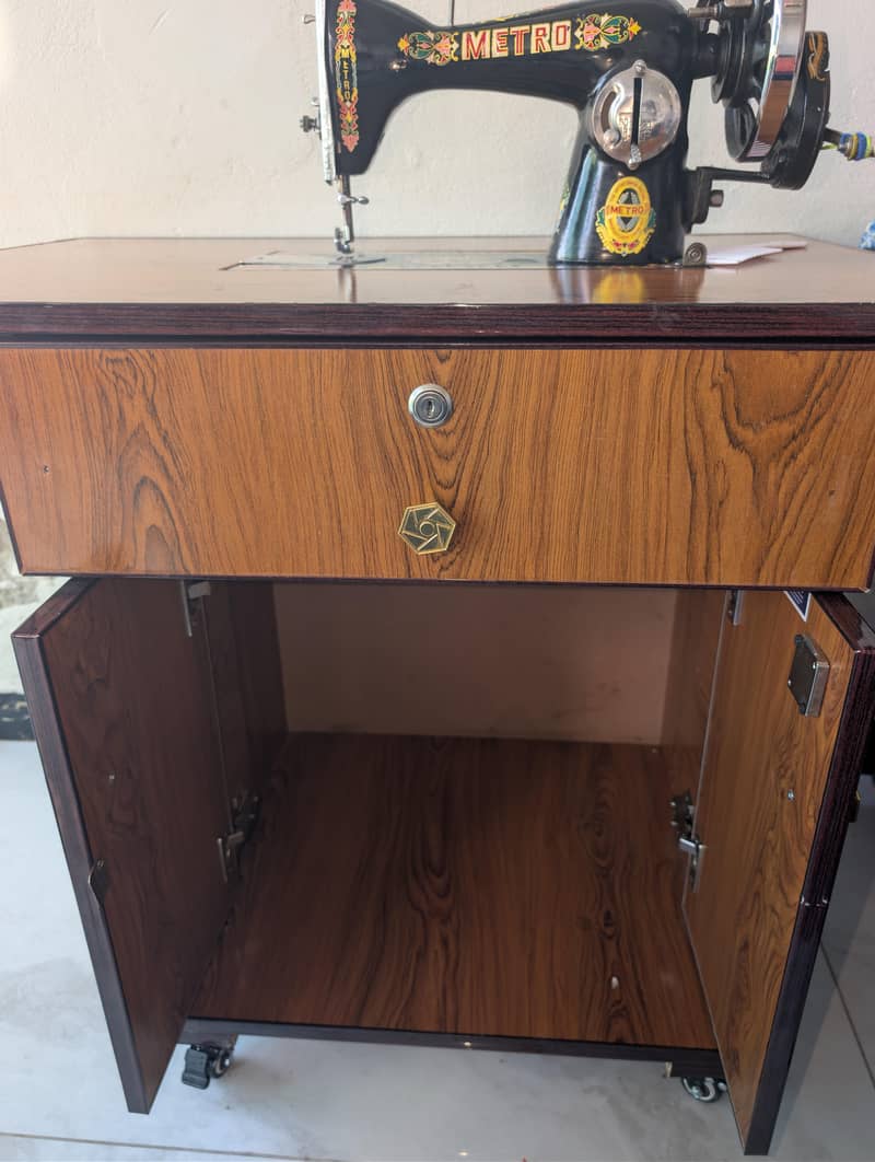 Sewing Machine Table 4