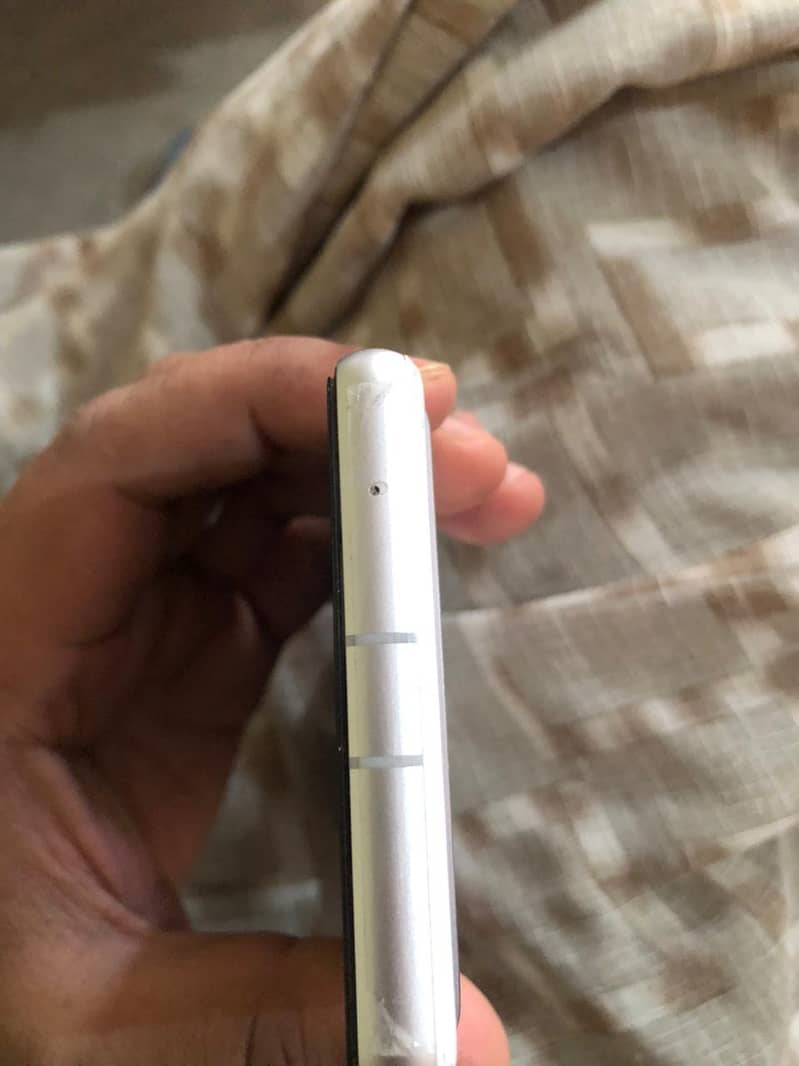 Google Pixel 7a 5