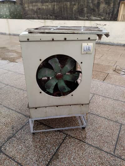 Desert room cooler with stand
