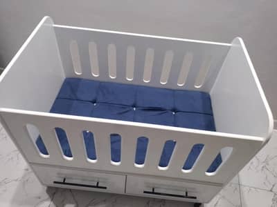 baby cot