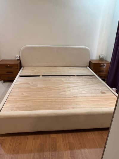 Luxury Queen Size Bed Set with 2 Side Tables – Excellent Condition