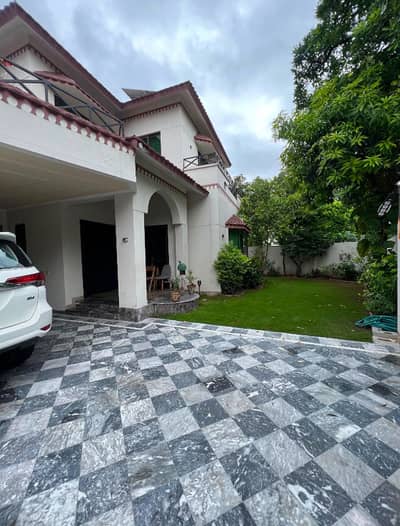 One Kanal House For Rent
