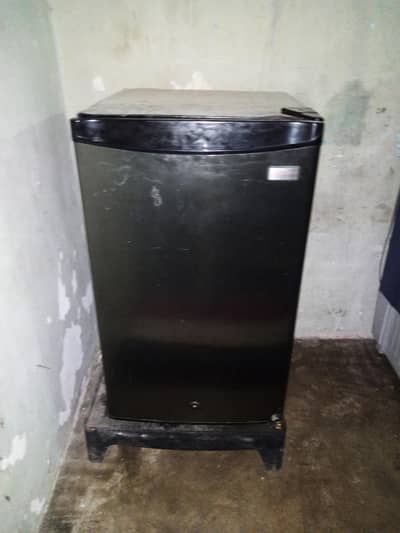 one door many fridge urgent sale