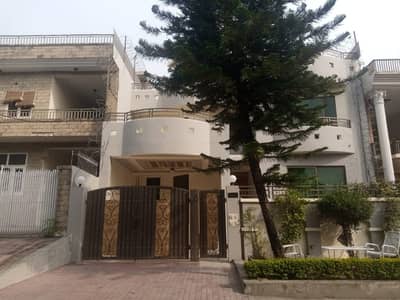I-8 Beautiful Upper Portion For Rent. . . .
