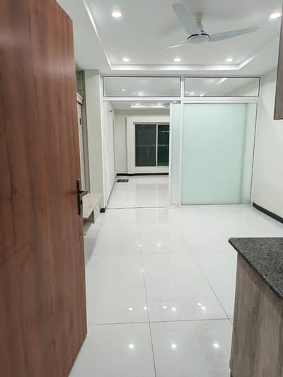 Prime Location Flat Sized 465 Square Feet In Peshawar Road