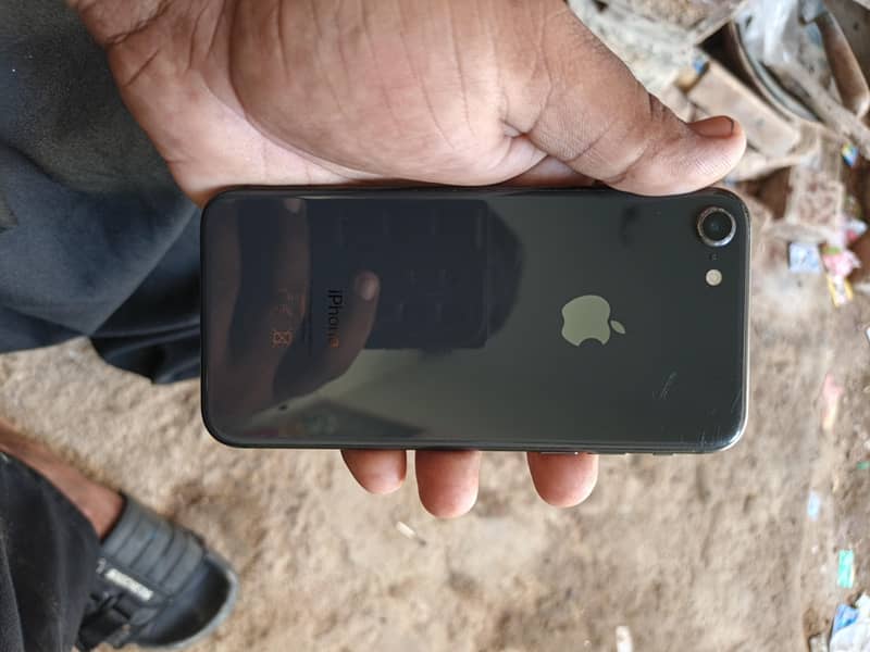 Apple iPhone 8 1