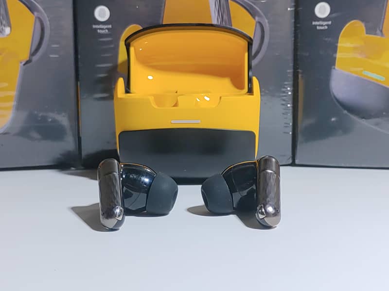 Bumble Bee Earbuds 4