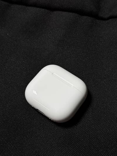 Apple AirPods 4 with ANC