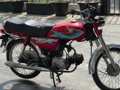 Honda CD 70 2019 I Lahore registered I Urgent sale