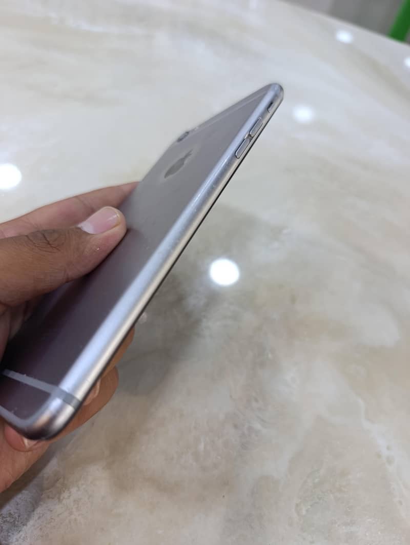 Apple iPhone 6 Plus 2