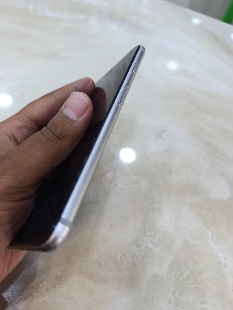 Apple iPhone 6 Plus 3