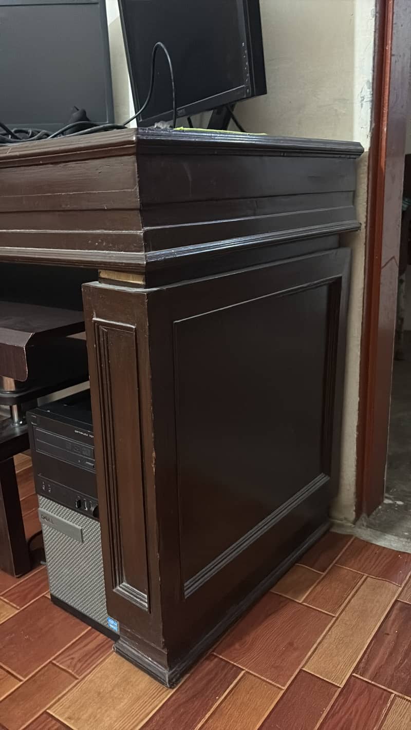 Computer table 1