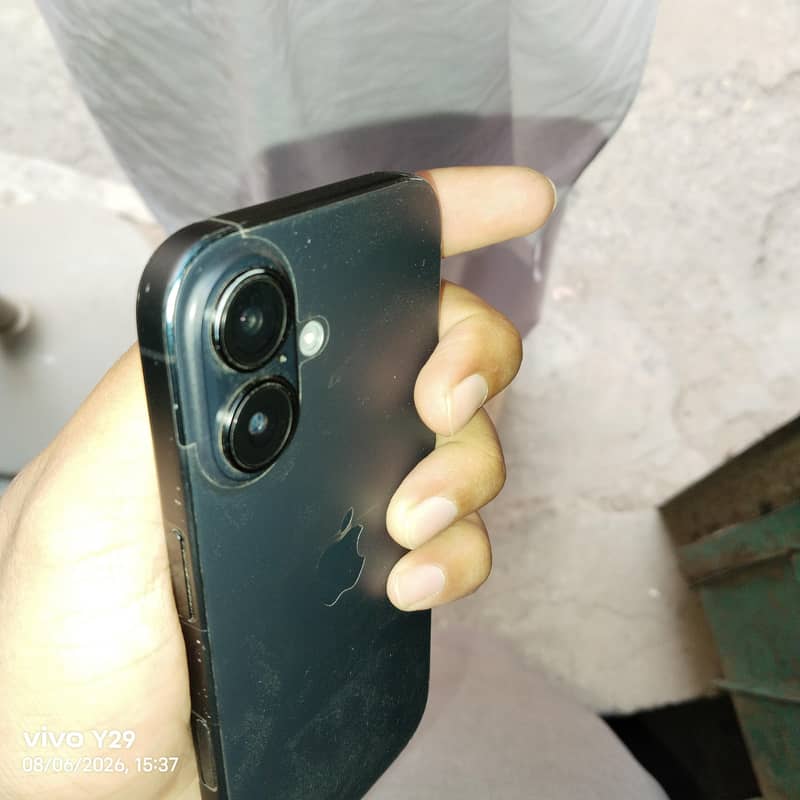Apple iPhone 16 1