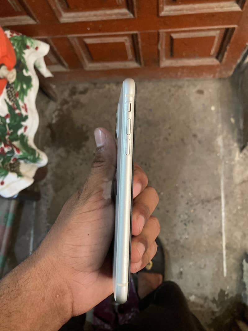 Apple iPhone 11 0