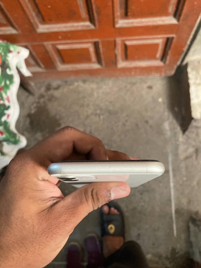 Apple iPhone 11 3