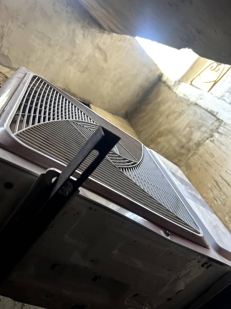 10/10 condition AC 2