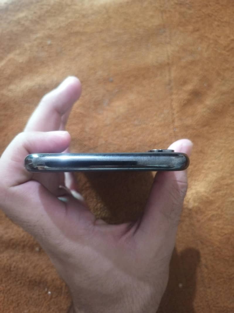 Apple iPhone X 3