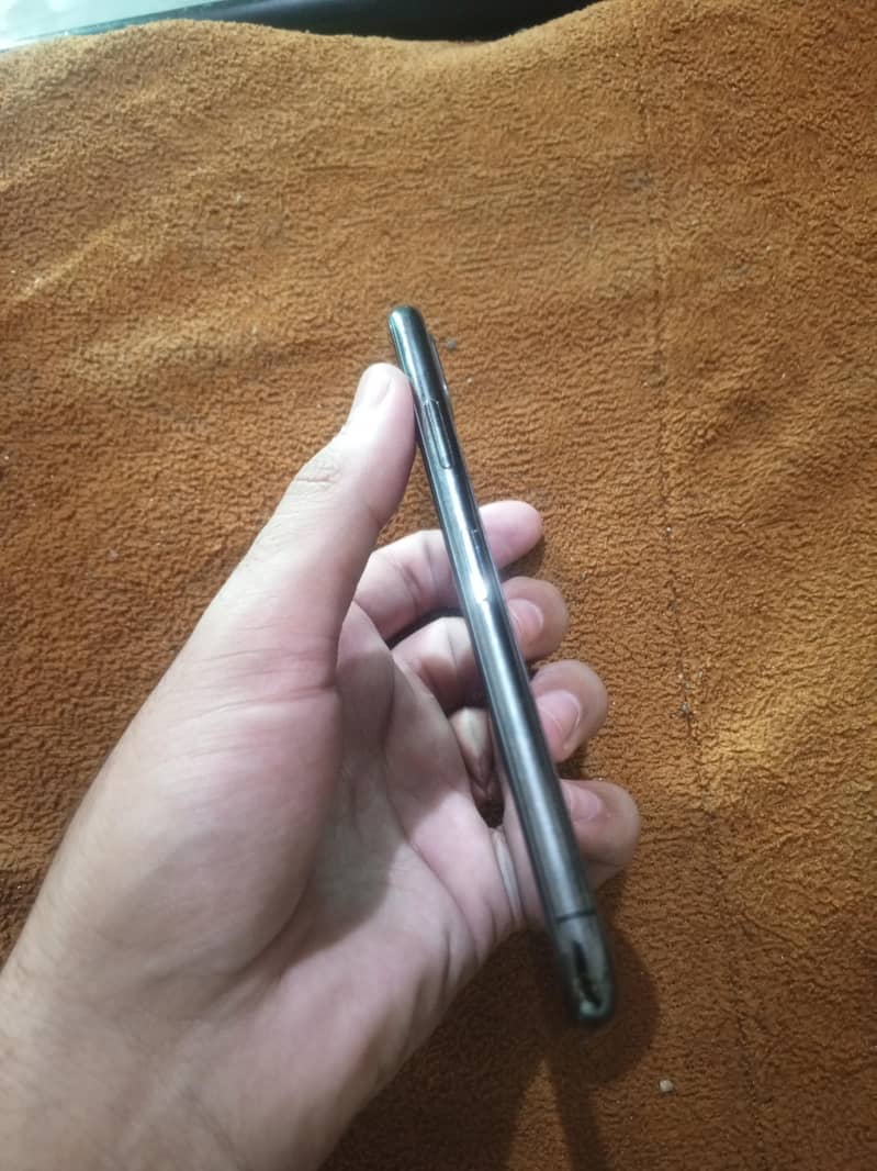 Apple iPhone X 4