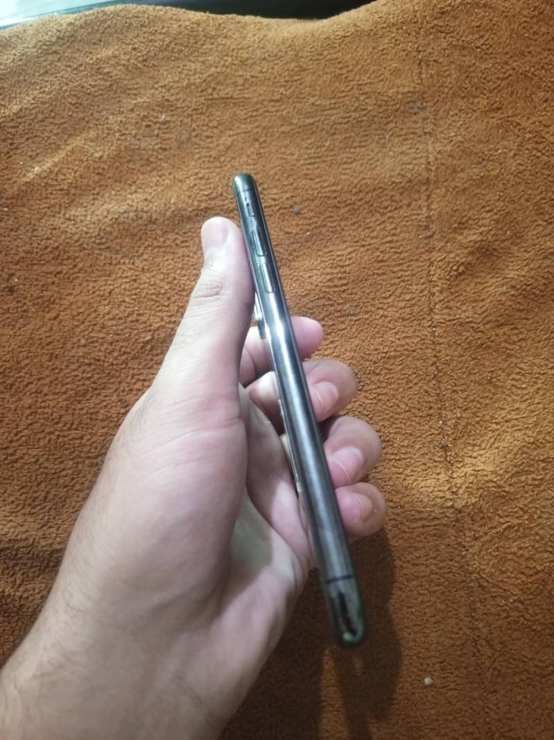 Apple iPhone X 5