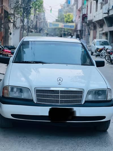 Mercedes C180 in mint condition