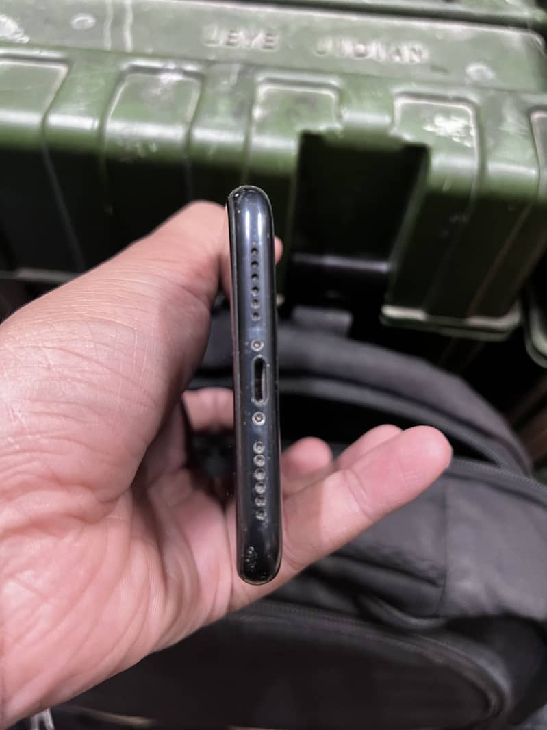 Apple iPhone XR 6