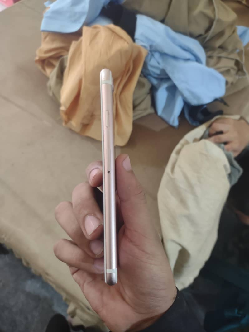 Apple iPhone 7 1