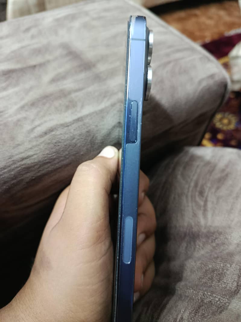iPhone 13 Pro Max. 1