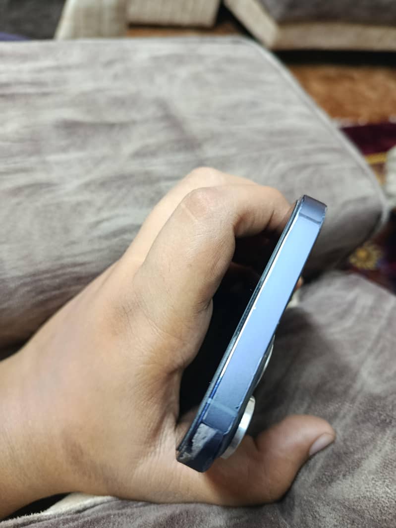 iPhone 13 Pro Max. 3