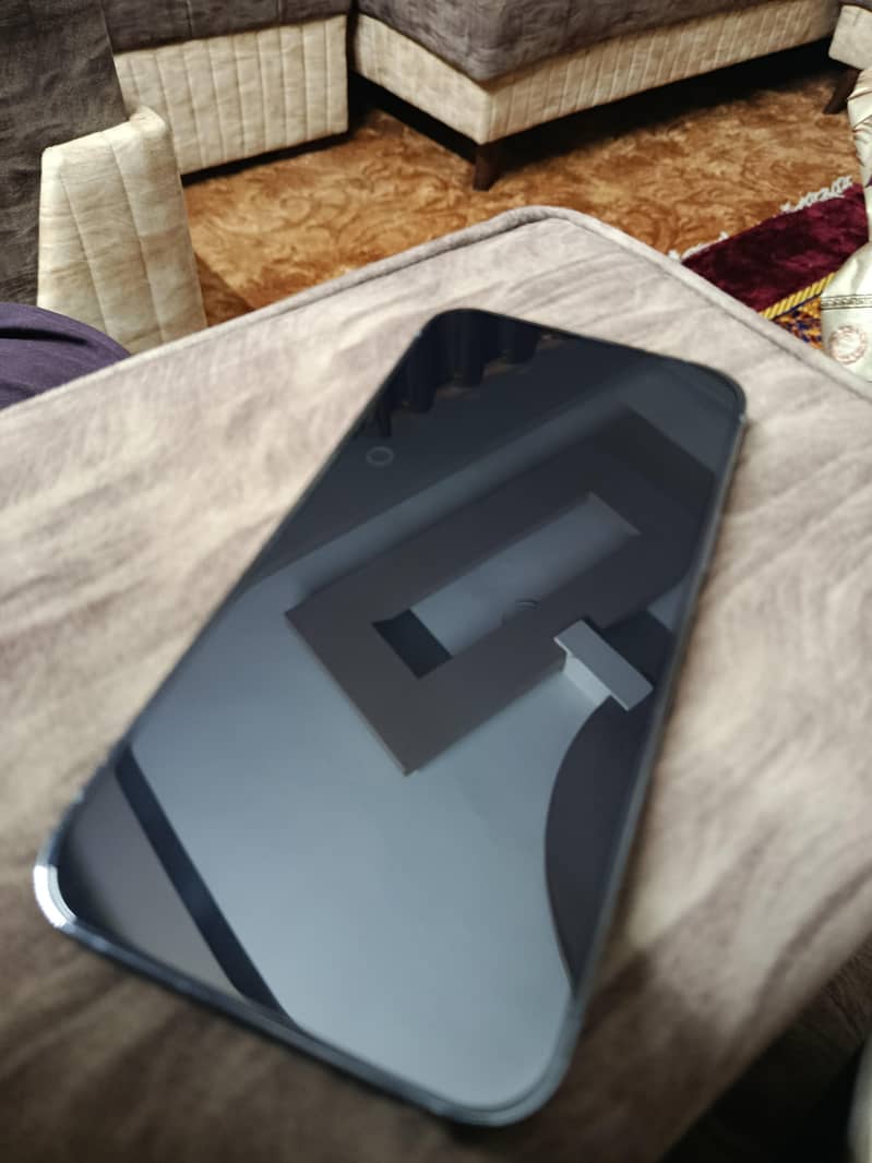 iPhone 13 Pro Max. 4
